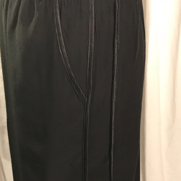 LOFT Black Skirt - Picture 2 of 4